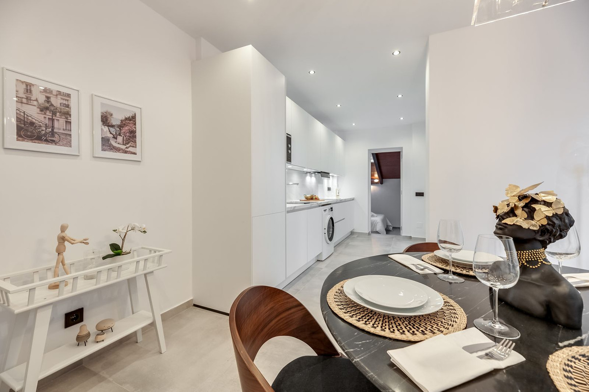 5 Bedroom Apartment in Estepona - Photo 15