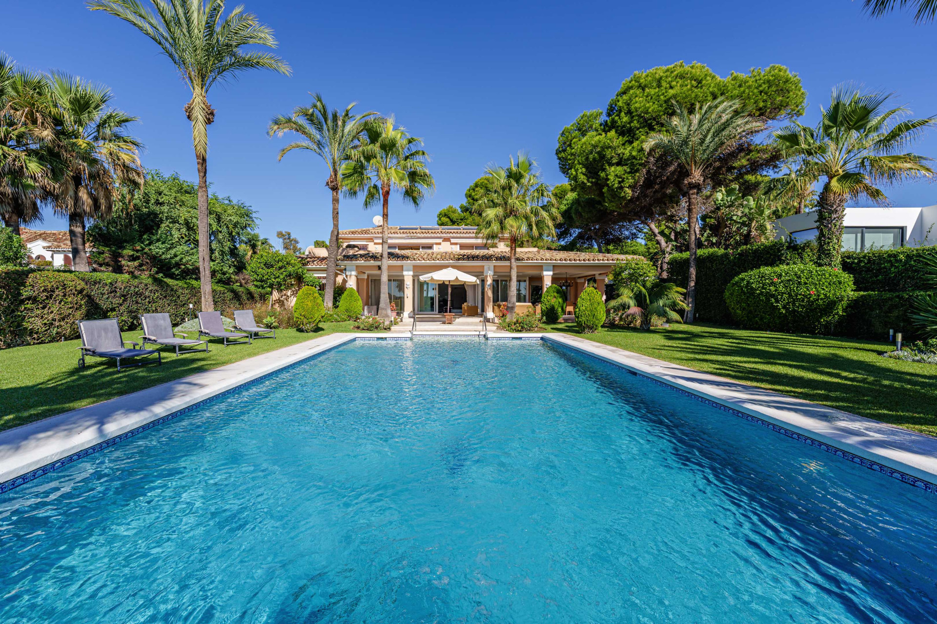 9 Bedroom Villa in Estepona - Фото 22