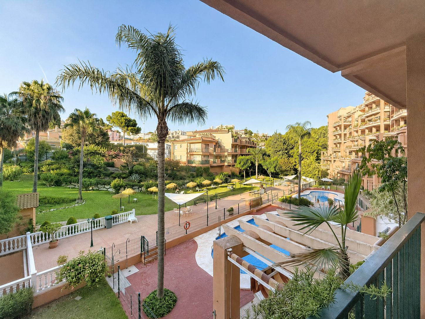 2 Bedroom Apartment in Fuengirola - Photo 3