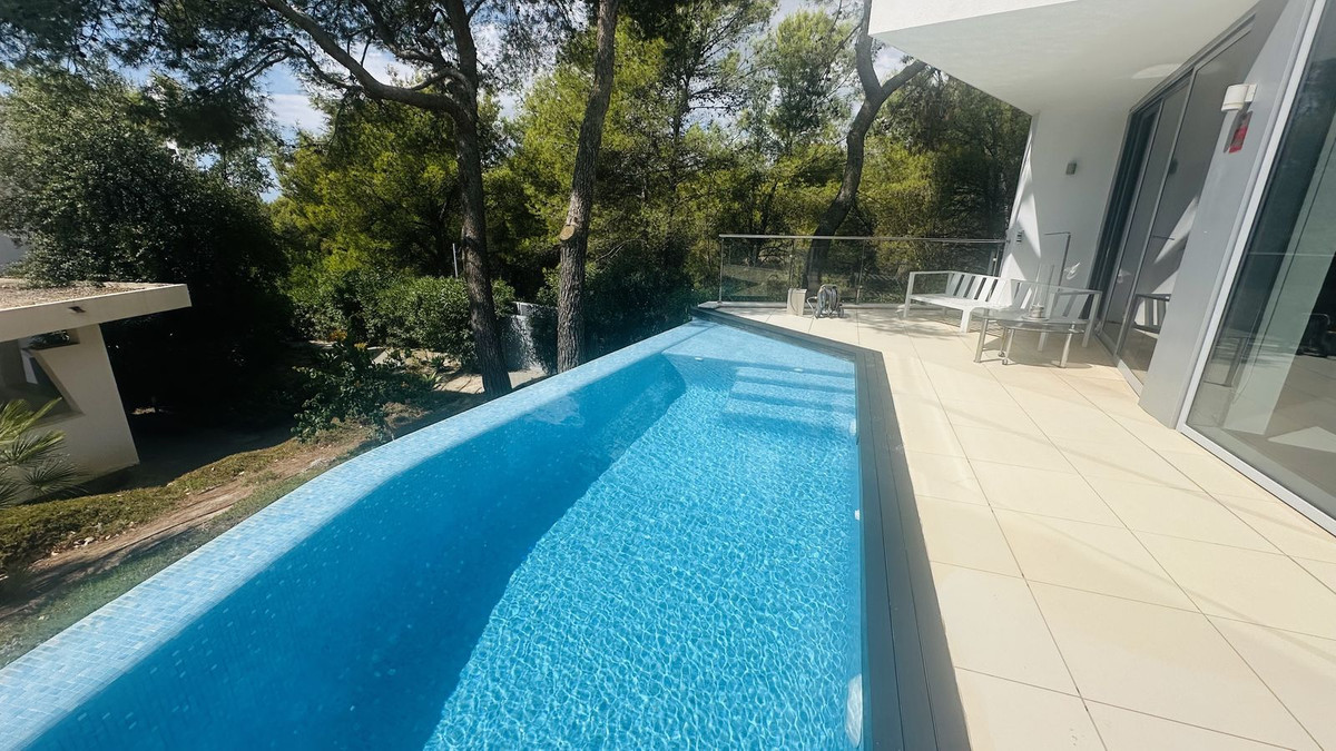 5 Bedroom Villa in Marbella - Photo 4