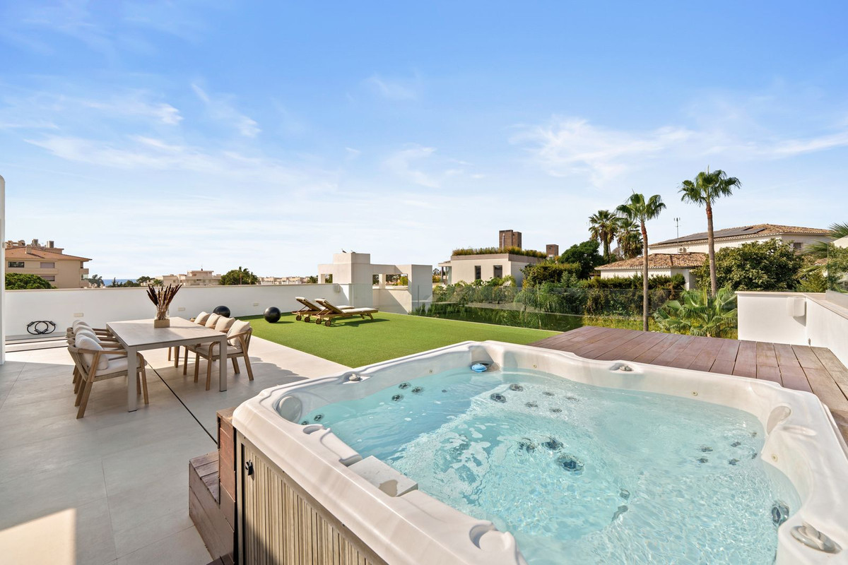 5 Bedroom Villa in Marbella - Photo 21