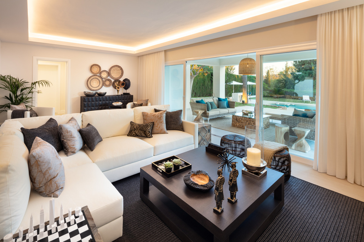 4 Bedroom Villa in Marbella - Photo 5