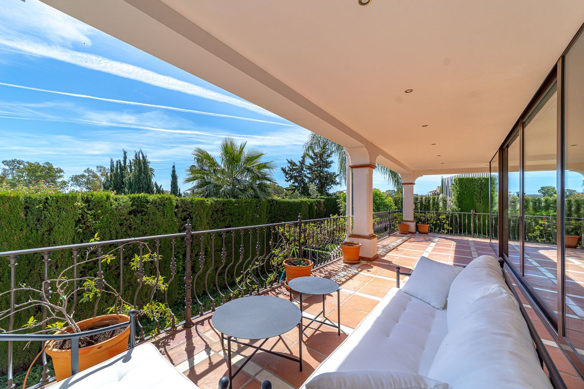 4 Bedroom Villa in Estepona - Photo 16