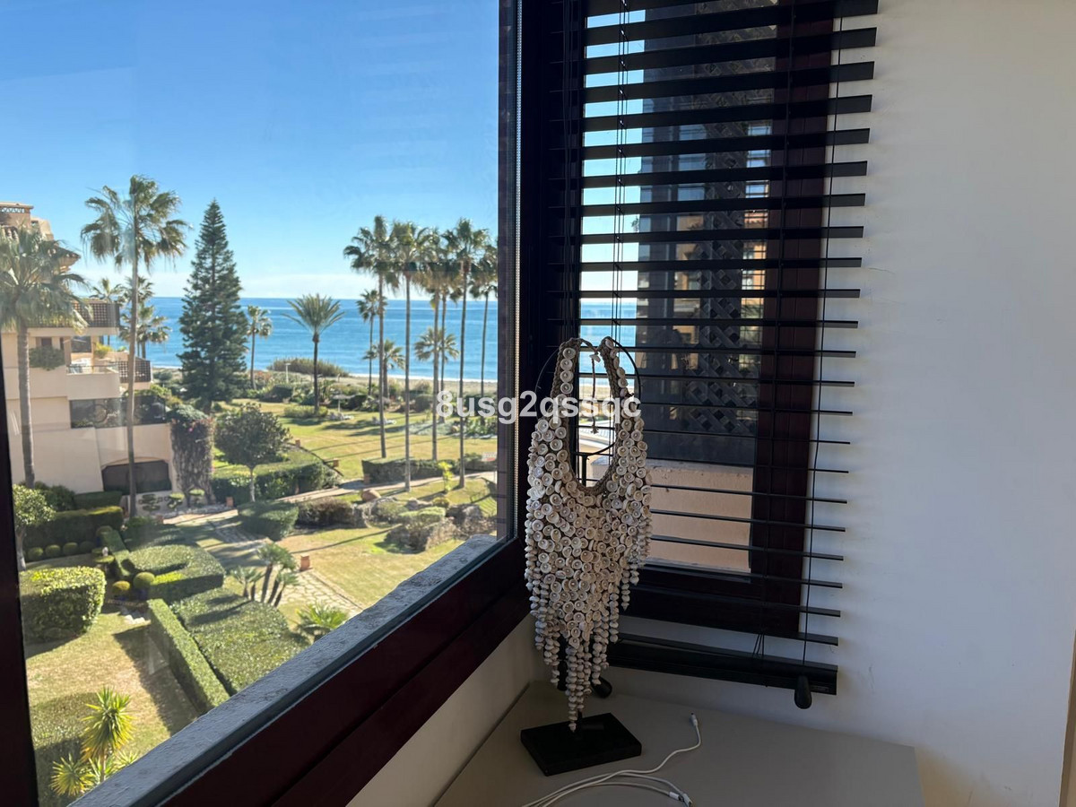 3 Bedroom Penthouse in Estepona - Photo 53