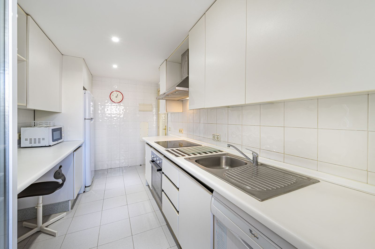 2 Bedroom Apartment in Marbella - Photo 11