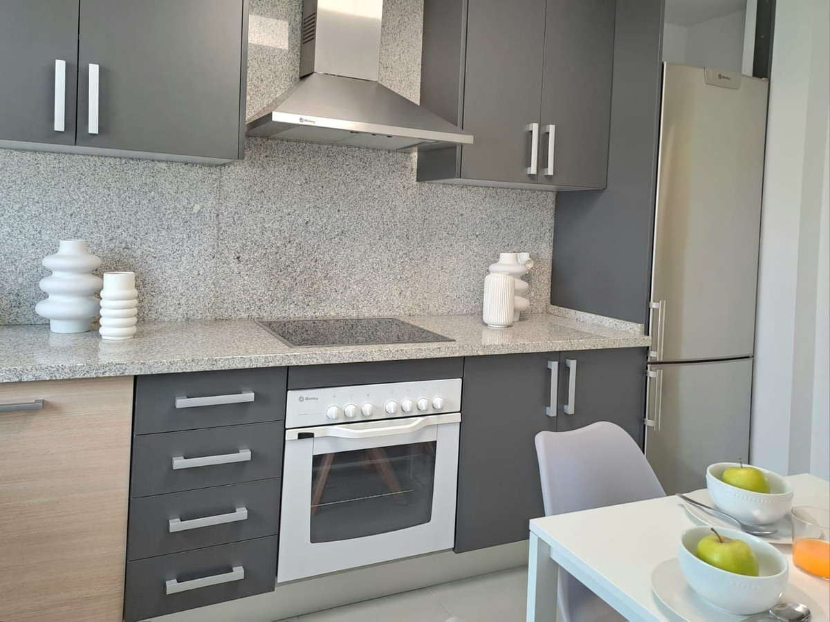 2 Bedroom Apartment in Estepona - Photo 12