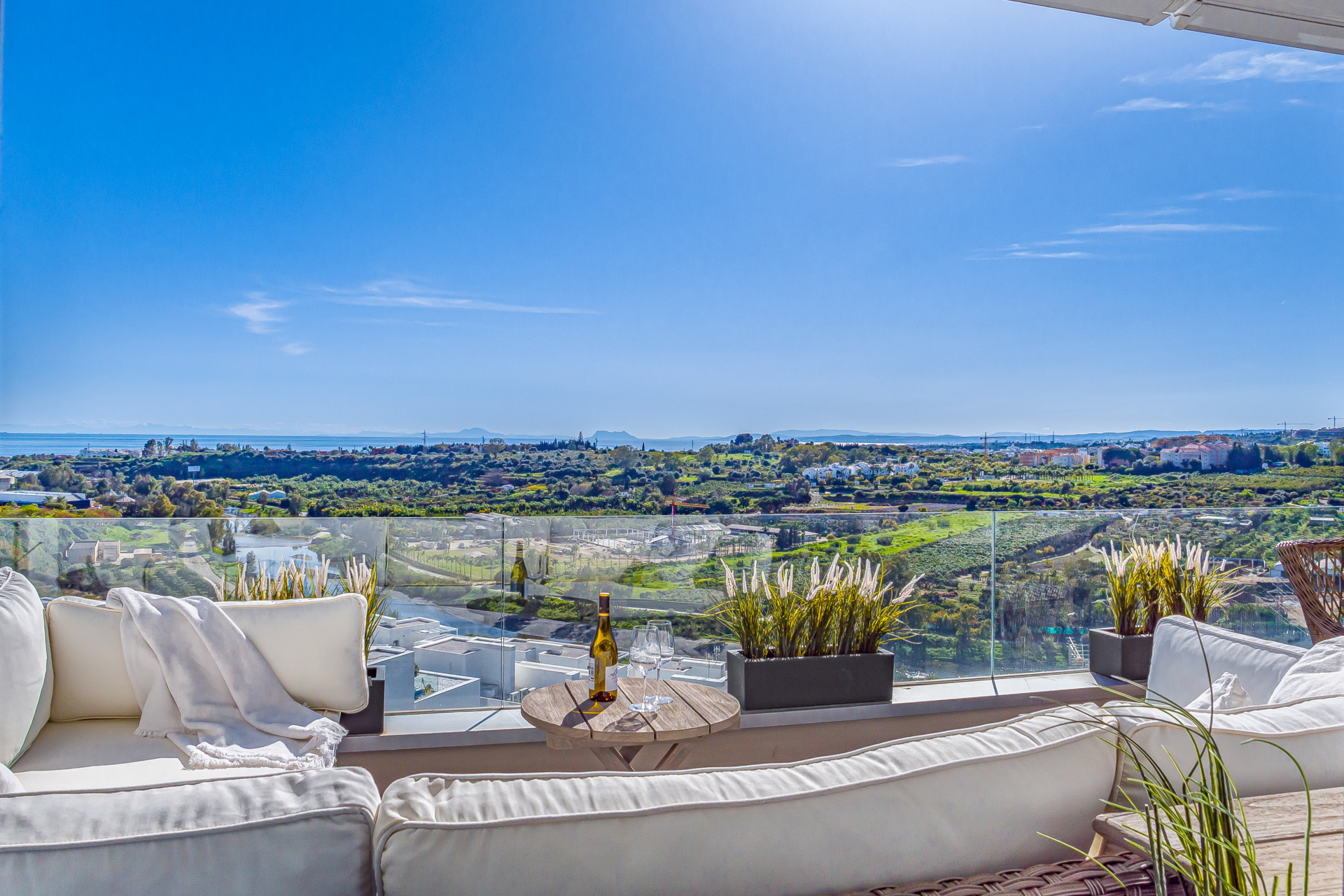 3 Bedroom Apartment in Estepona - Photo 5
