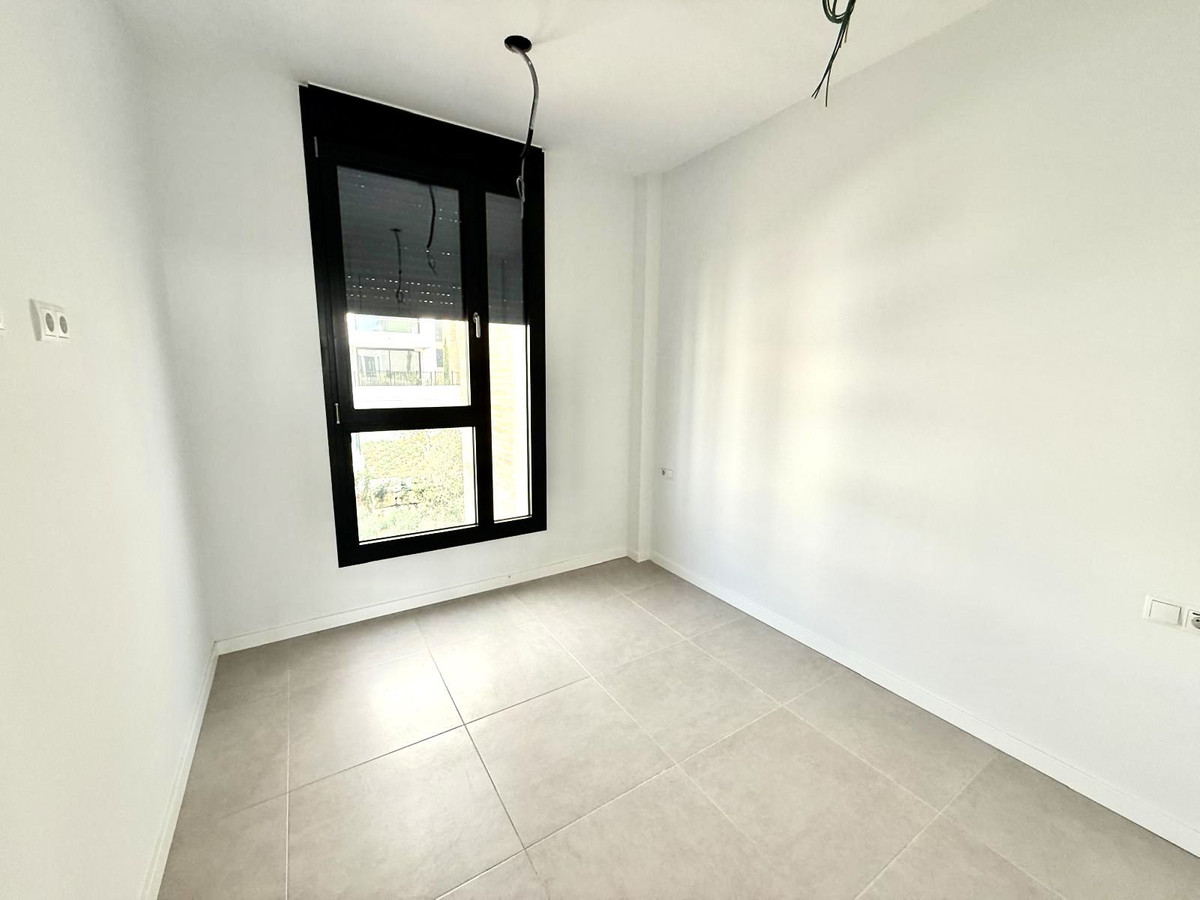 2 Bedroom Penthouse in Estepona - Photo 11