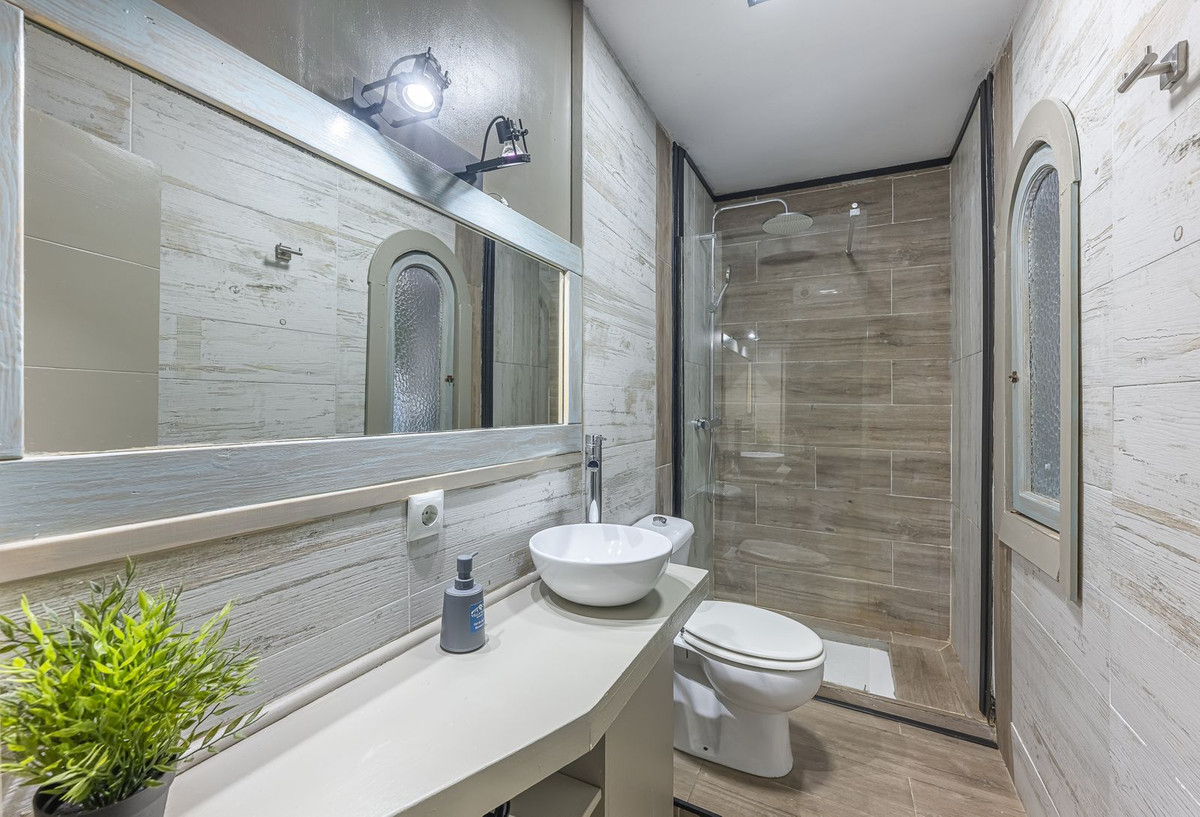 12 Bedroom Villa in Marbella - Photo 5