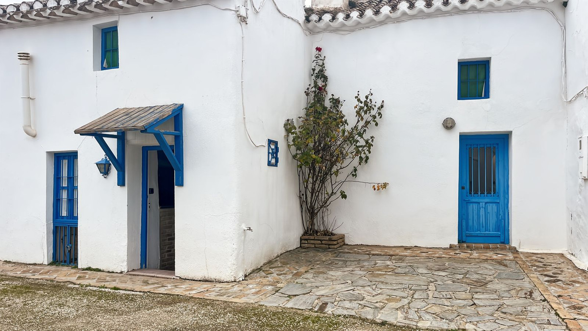 3 Bedroom Townhouse in Villanueva del Rosario - Photo 2