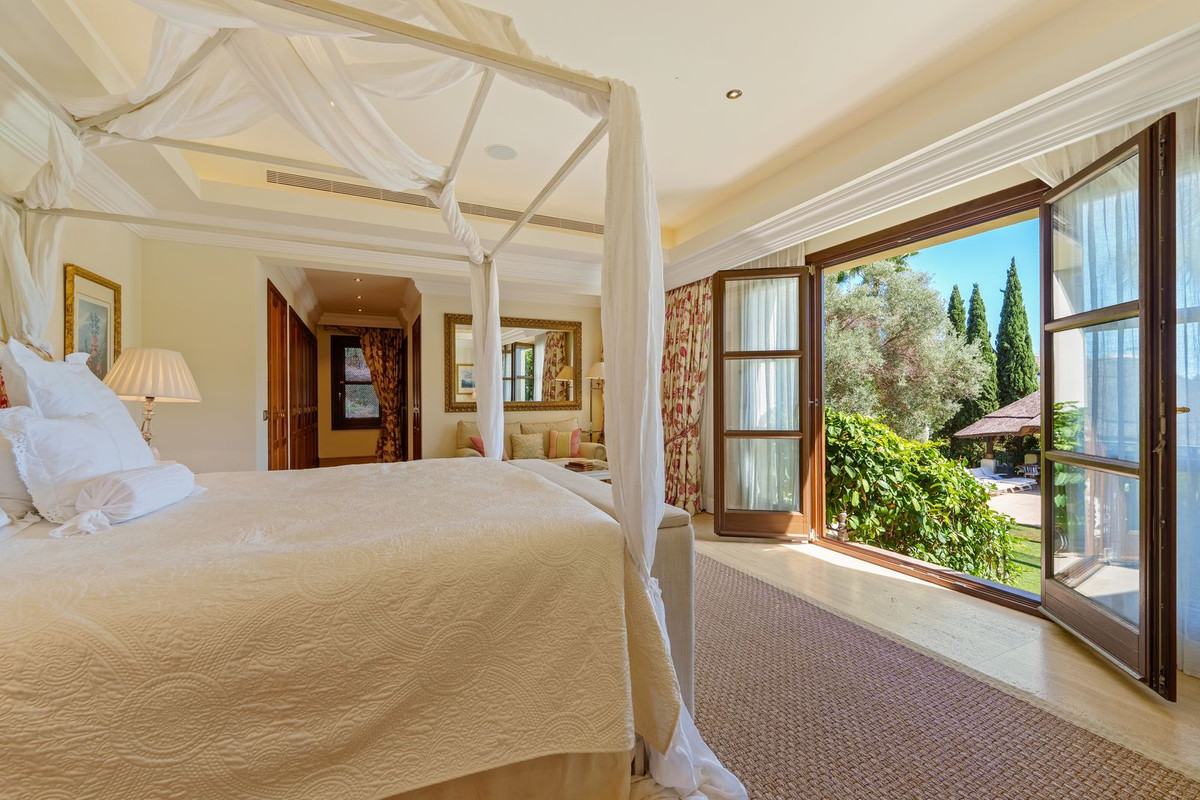 6 Bedroom Villa in Marbella - Photo 23
