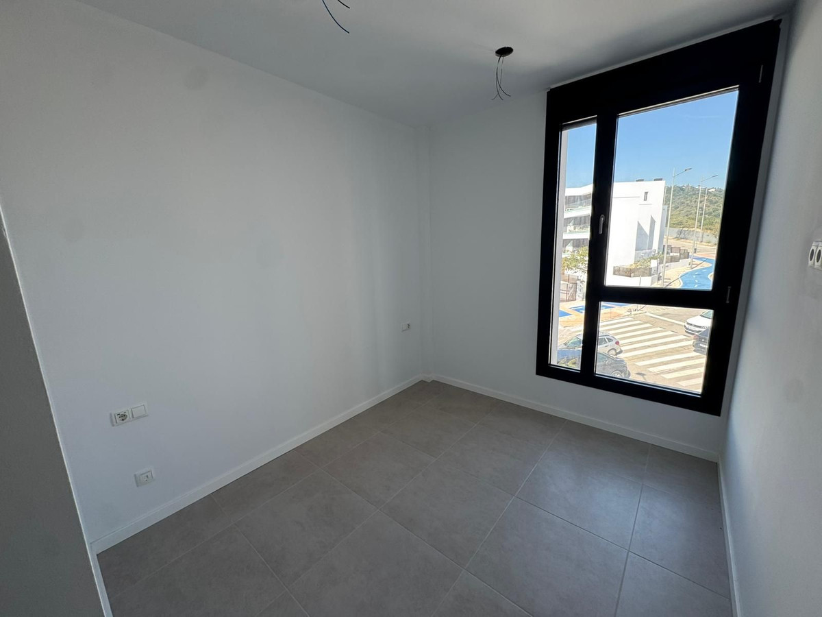 2 Bedroom Penthouse in Estepona - Photo 10