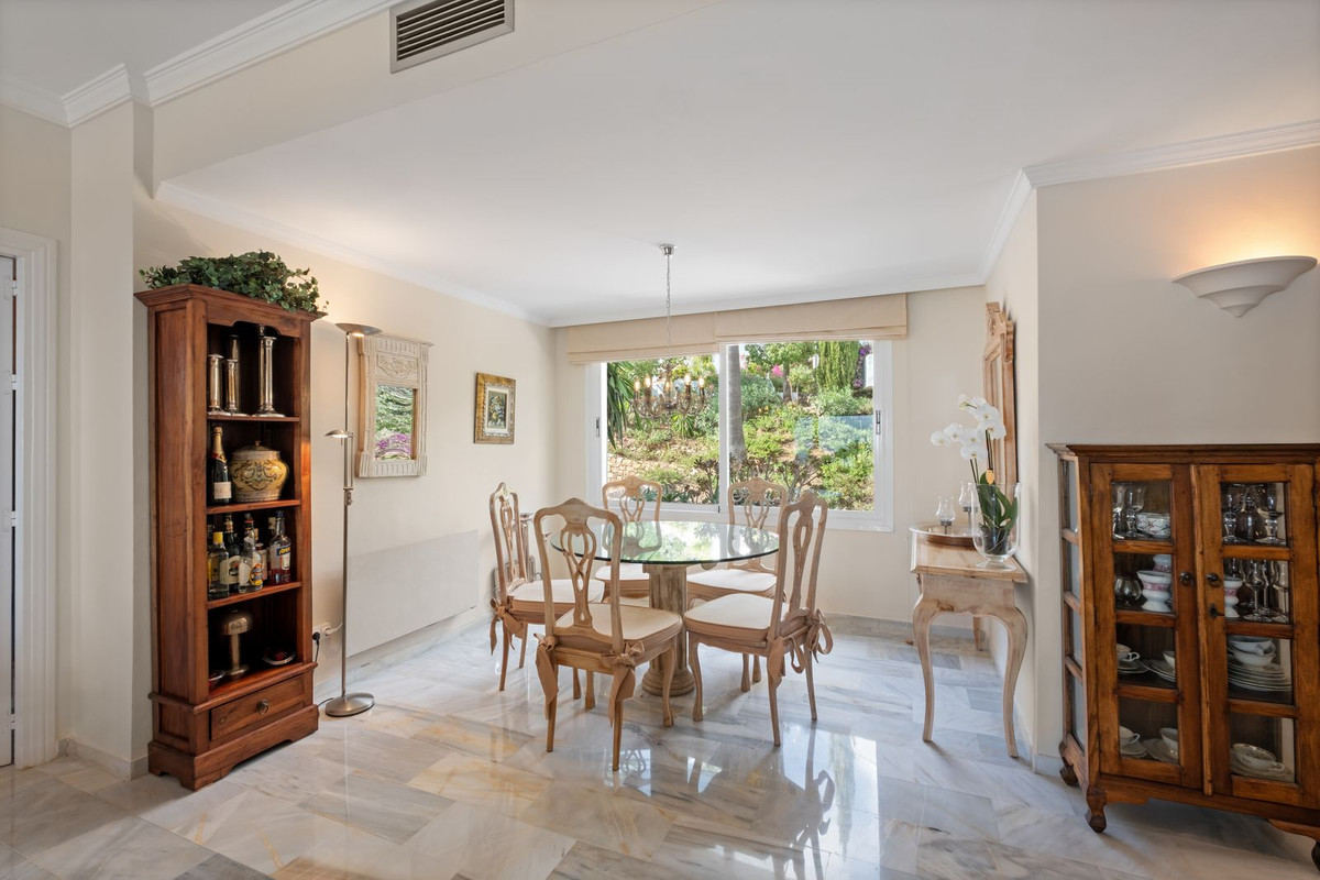 2 Bedroom Apartment in Marbella - Photo 8
