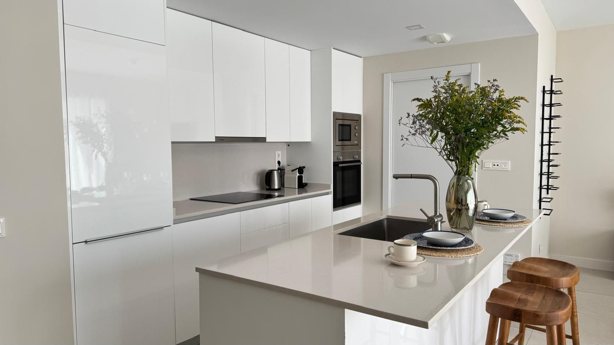 3 Bedroom Apartment in Estepona - Photo 7