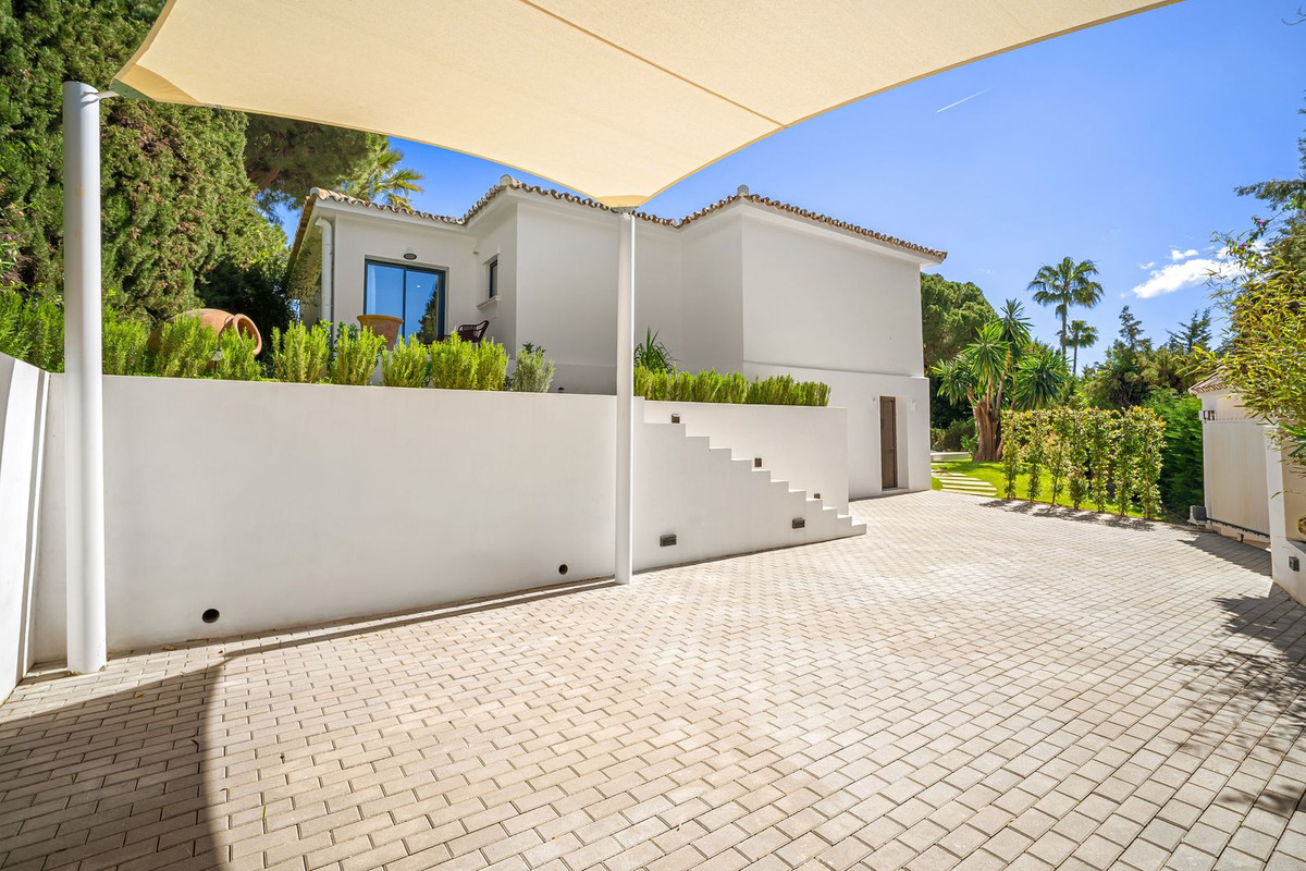 4 Bedroom Villa in Marbella - Photo 20