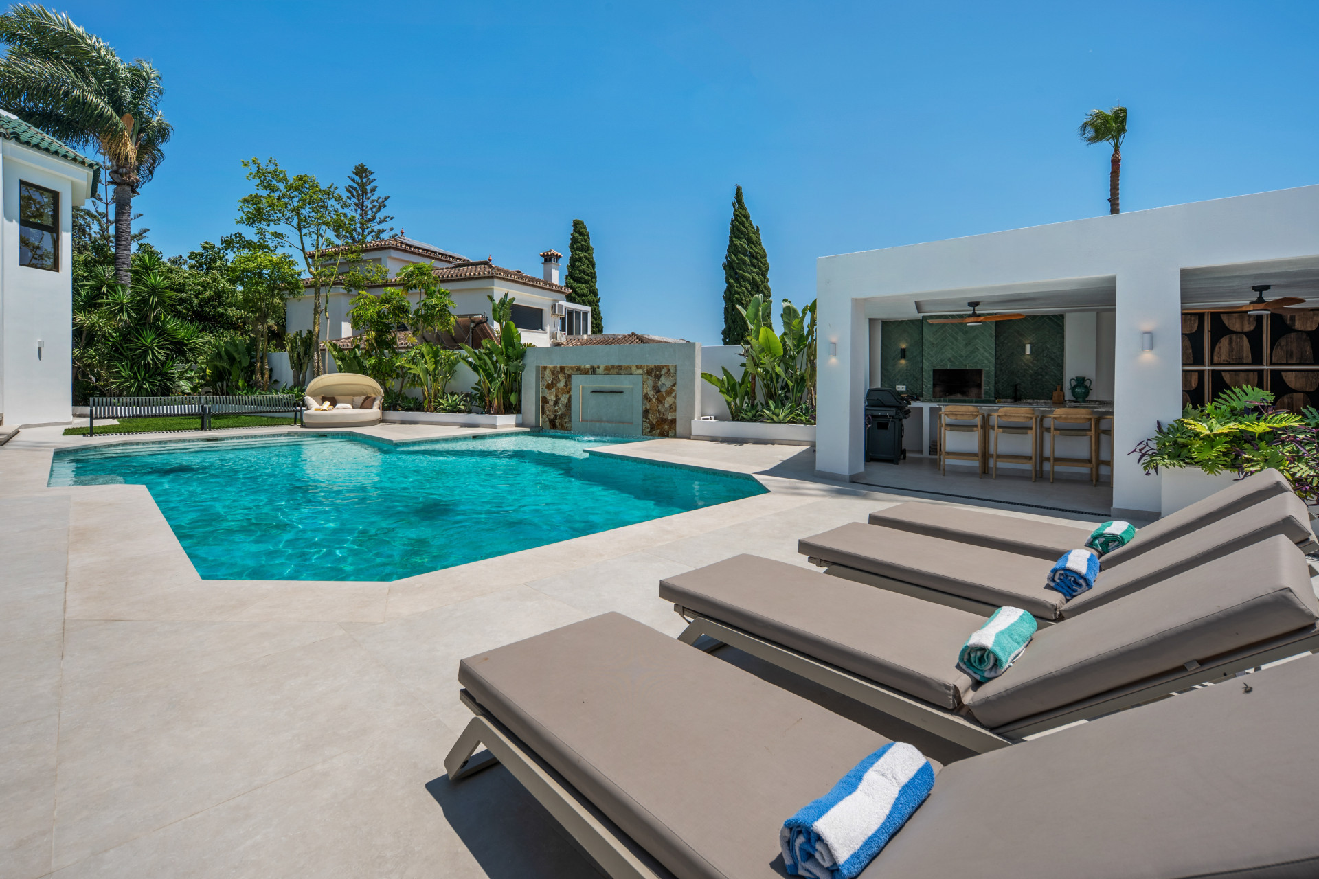 6 Bedroom Villa in Estepona - Photo 9