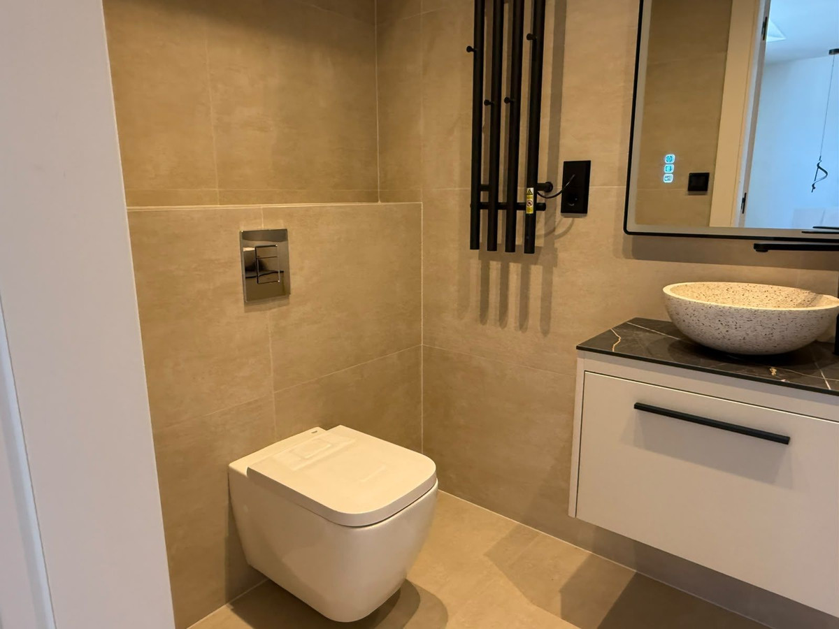 5 Bedroom Villa in Marbella - Photo 12