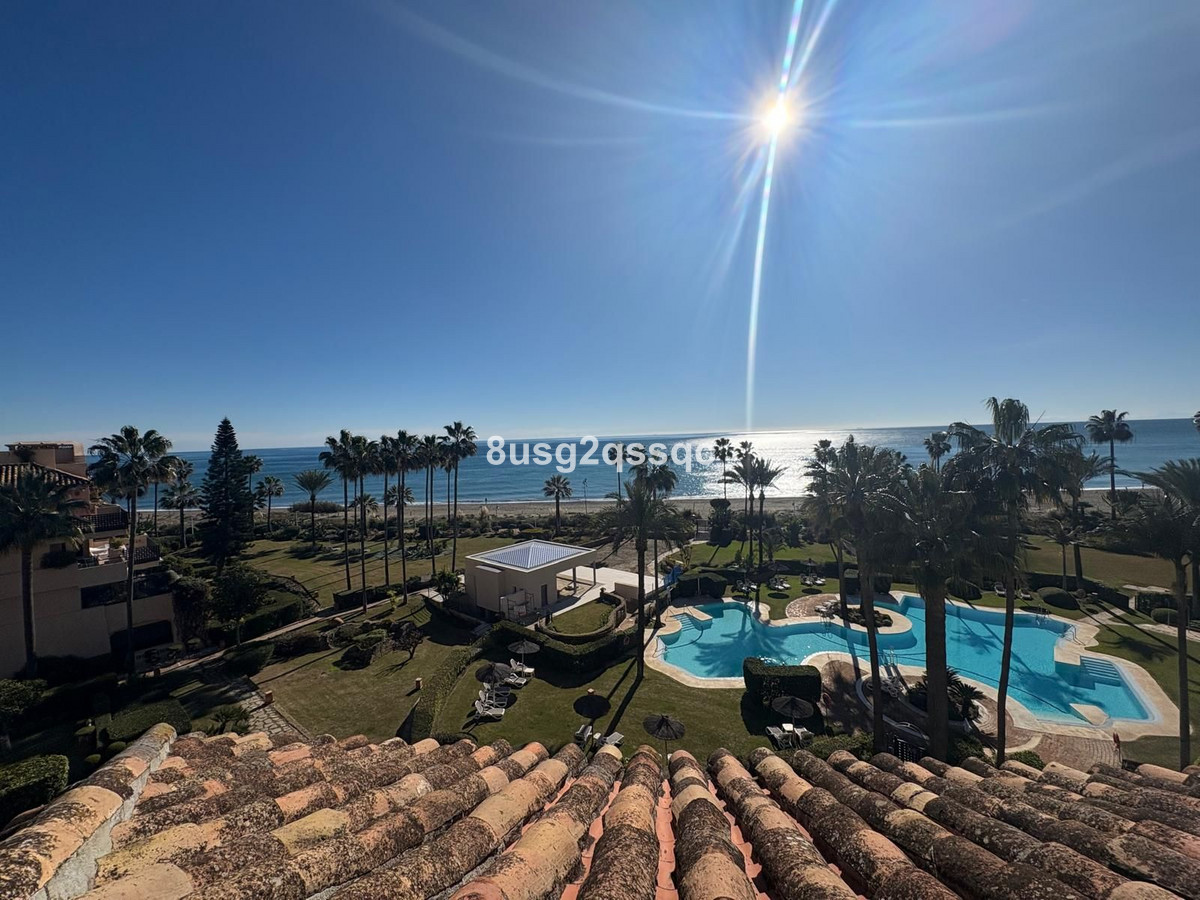 3 Bedroom Penthouse in Estepona - Photo 60