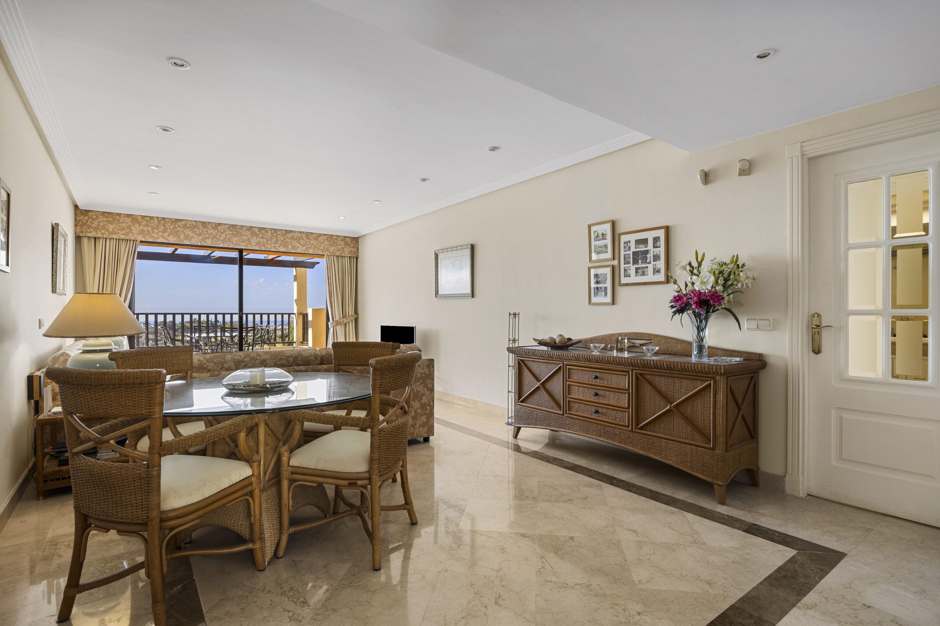 3 Bedroom Penthouse in Benahavís - Photo 9