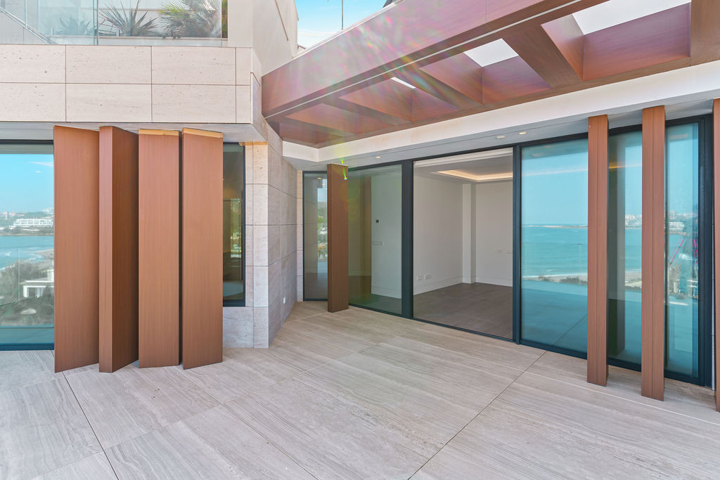 4 Bedroom Penthouse in Estepona - Photo 35