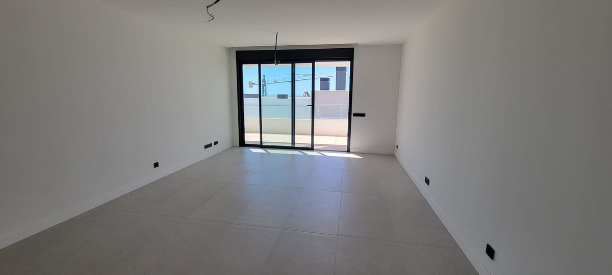 Piso de 2 dormitorios con piscina en Málaga – Foto 8