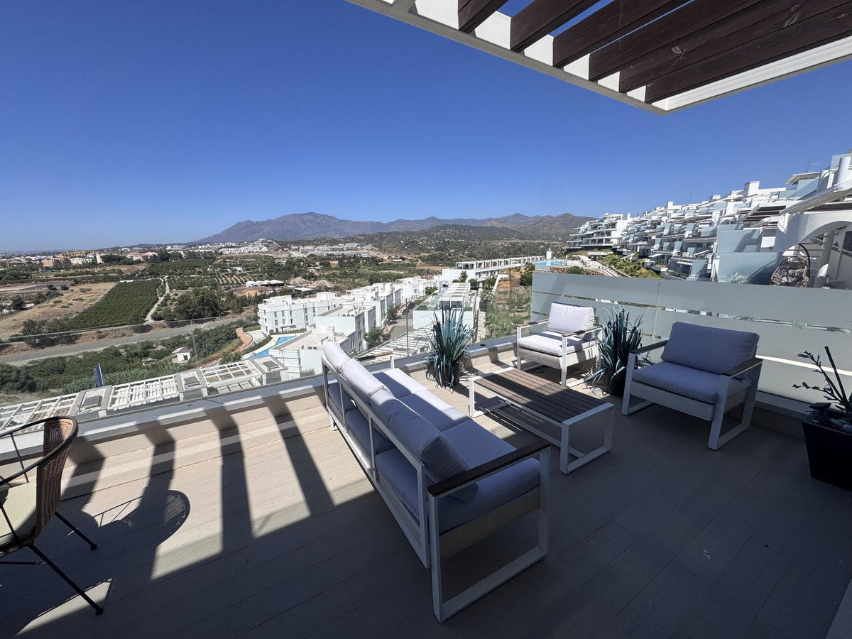 2 Bedroom Penthouse in Estepona - Photo 16