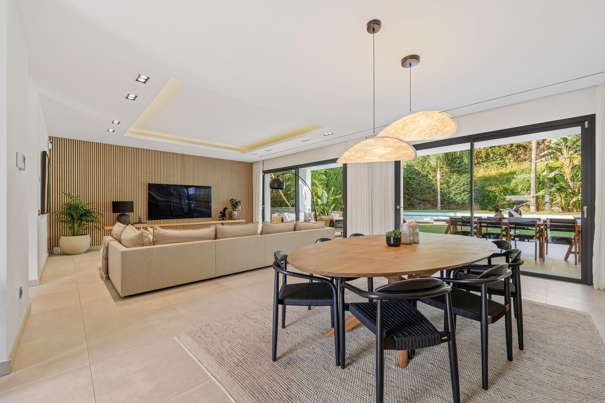 5 Bedroom Villa in Marbella - Photo 36