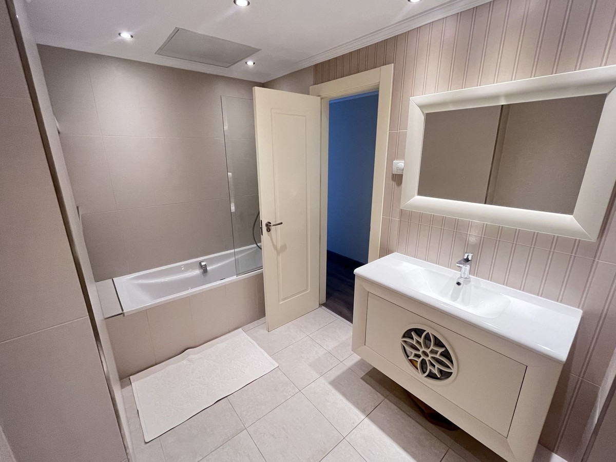 2 Bedroom Apartment in Marbella - Photo 12