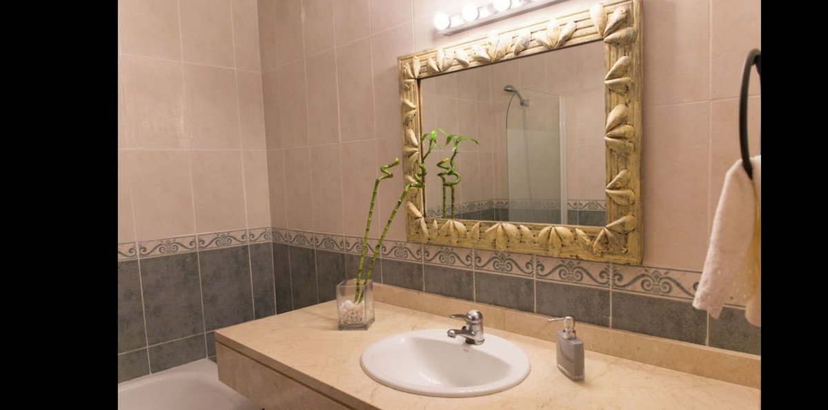 3 Bedroom Penthouse in La Duquesa - Photo 6