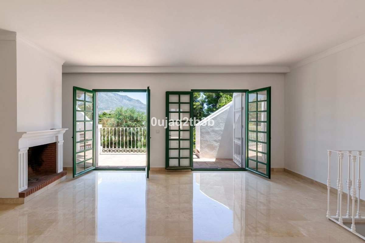 3 Bedroom Townhouse in Marbella - Photo 4