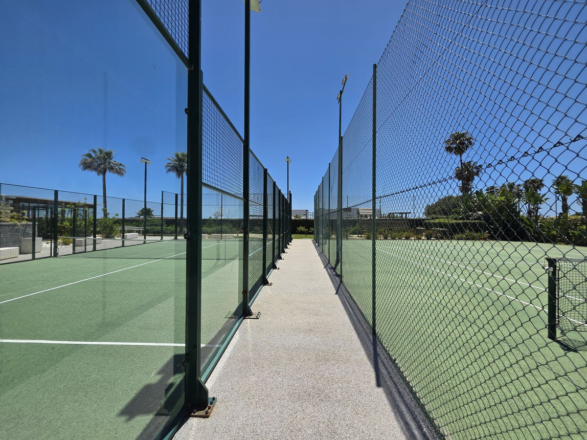 4 Bedroom Townhouse in Estepona - Photo 41