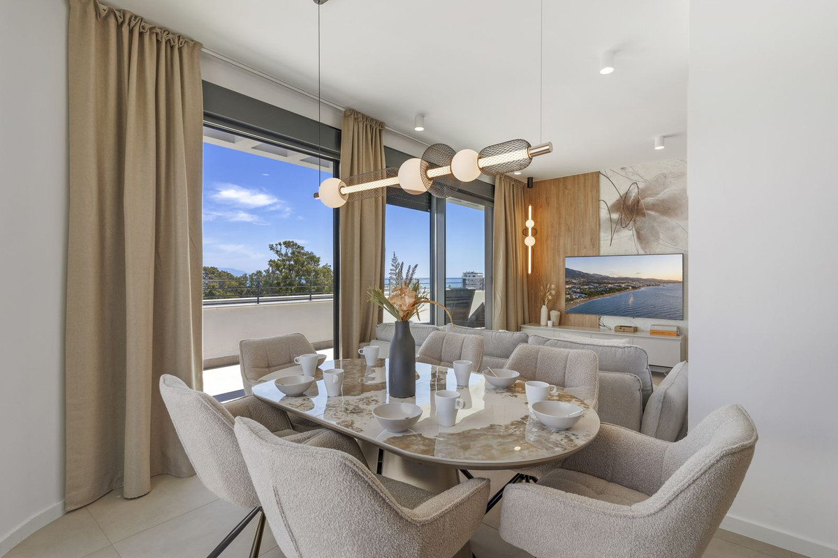 2 Bedroom Penthouse in Torremolinos - Photo 10