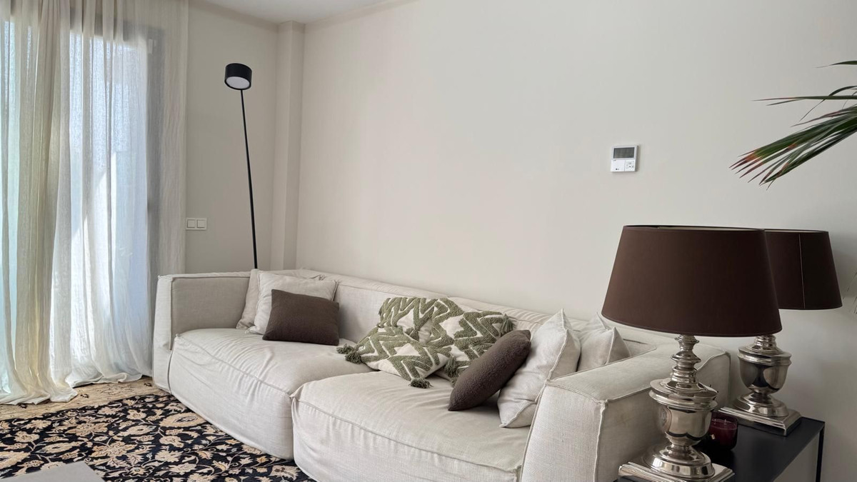 3 Bedroom Apartment in Estepona - Photo 9