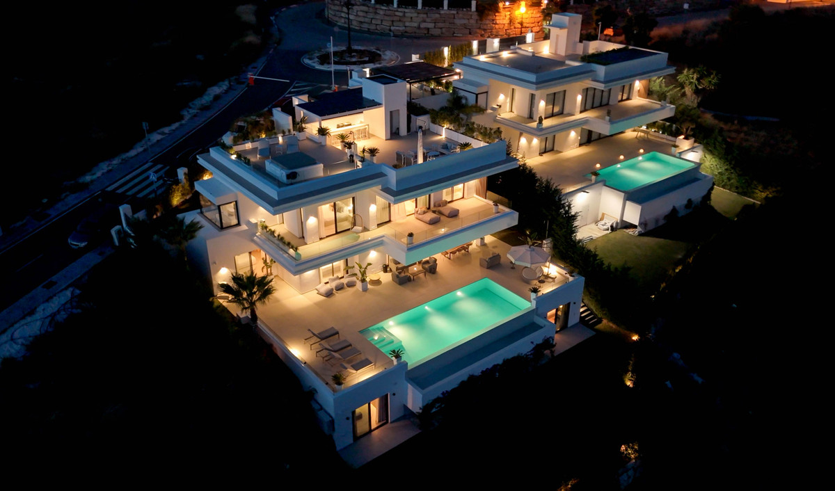 6 Bedroom Villa in Estepona - Photo 45
