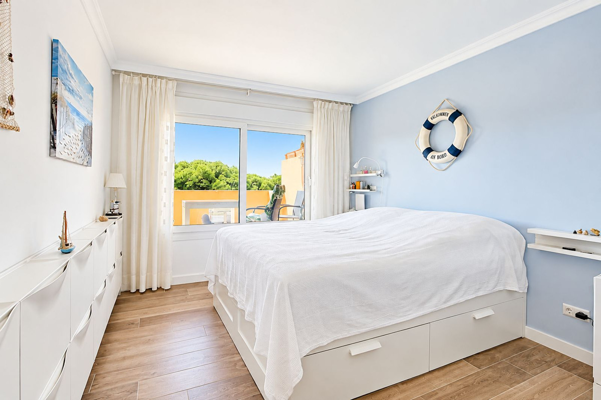2 Bedroom Apartment in Marbella - Photo 13