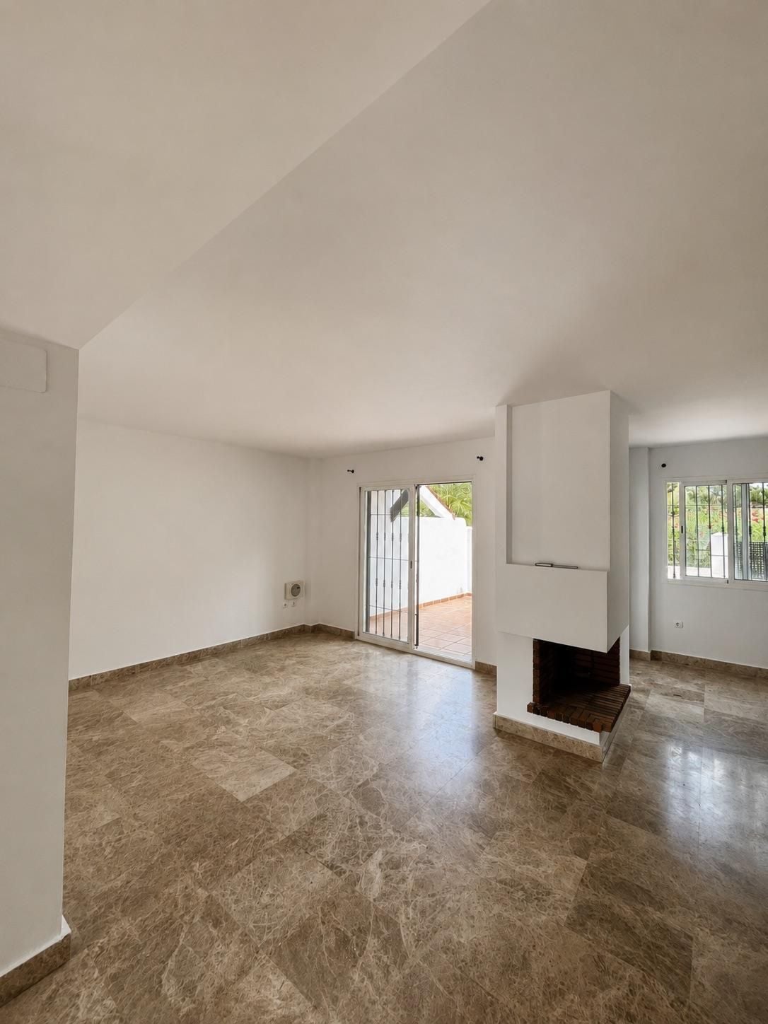 3 Bedroom Townhouse in Marbella - Photo 13