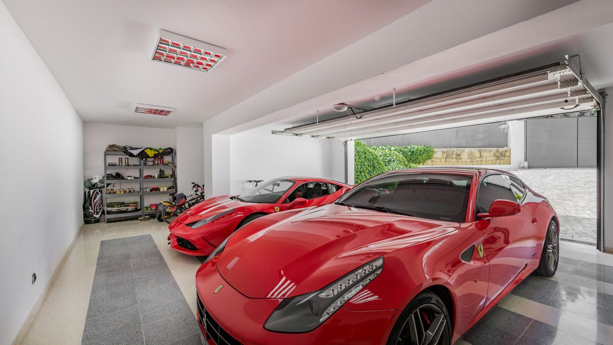 5 Bedroom Villa in Marbella - Photo 14