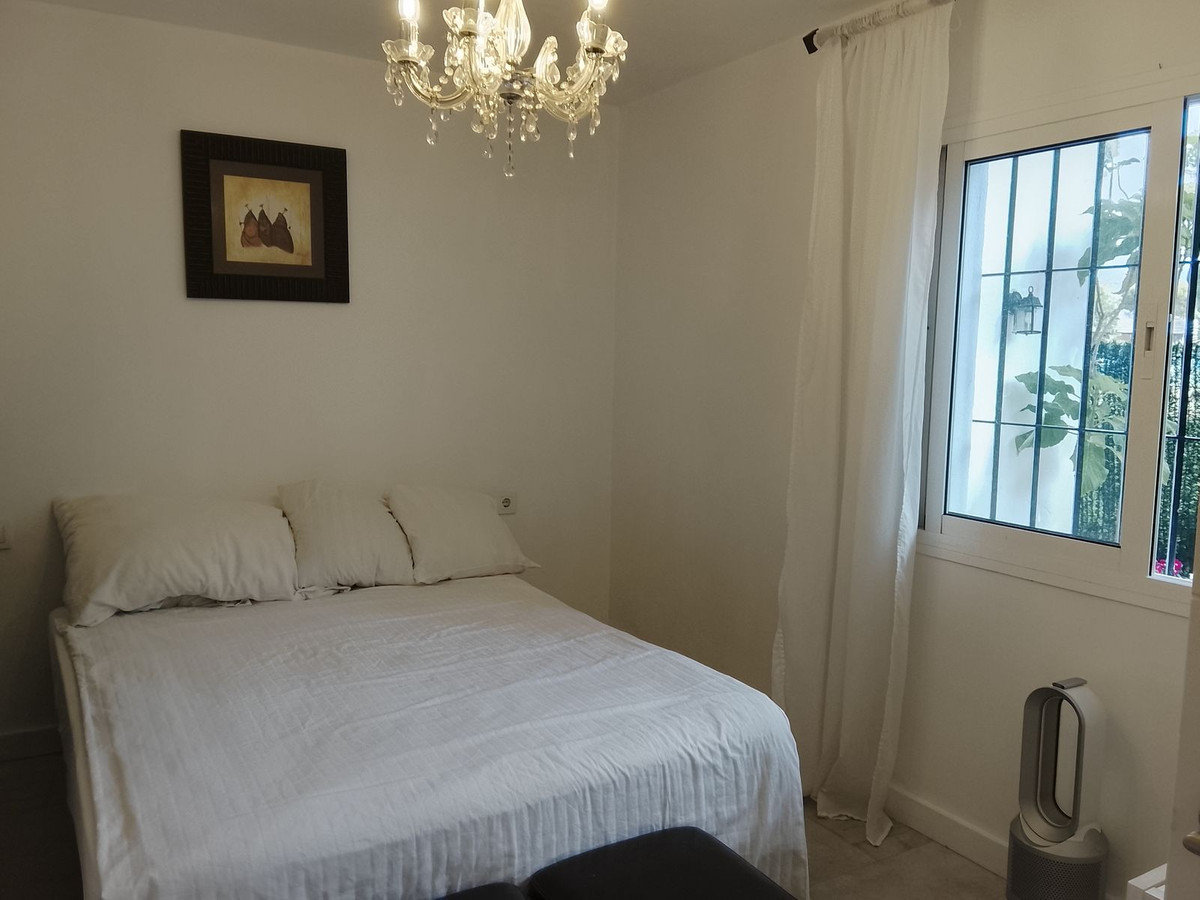 2 Bedroom Apartment in Estepona - Photo 7