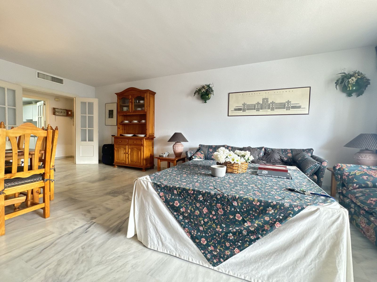 3 Bedroom Apartment in Estepona - Photo 17