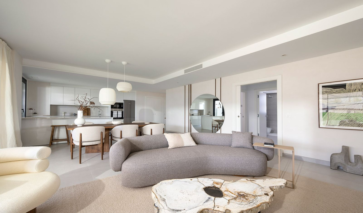 3 Bedroom Apartment in Marbella - Photo 6