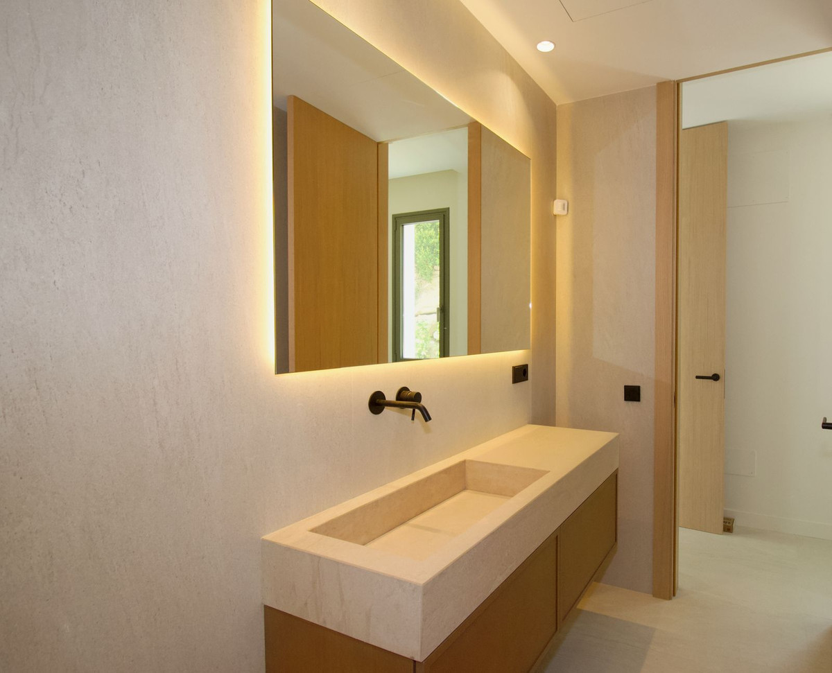 4 Bedroom Villa in Estepona - Photo 15