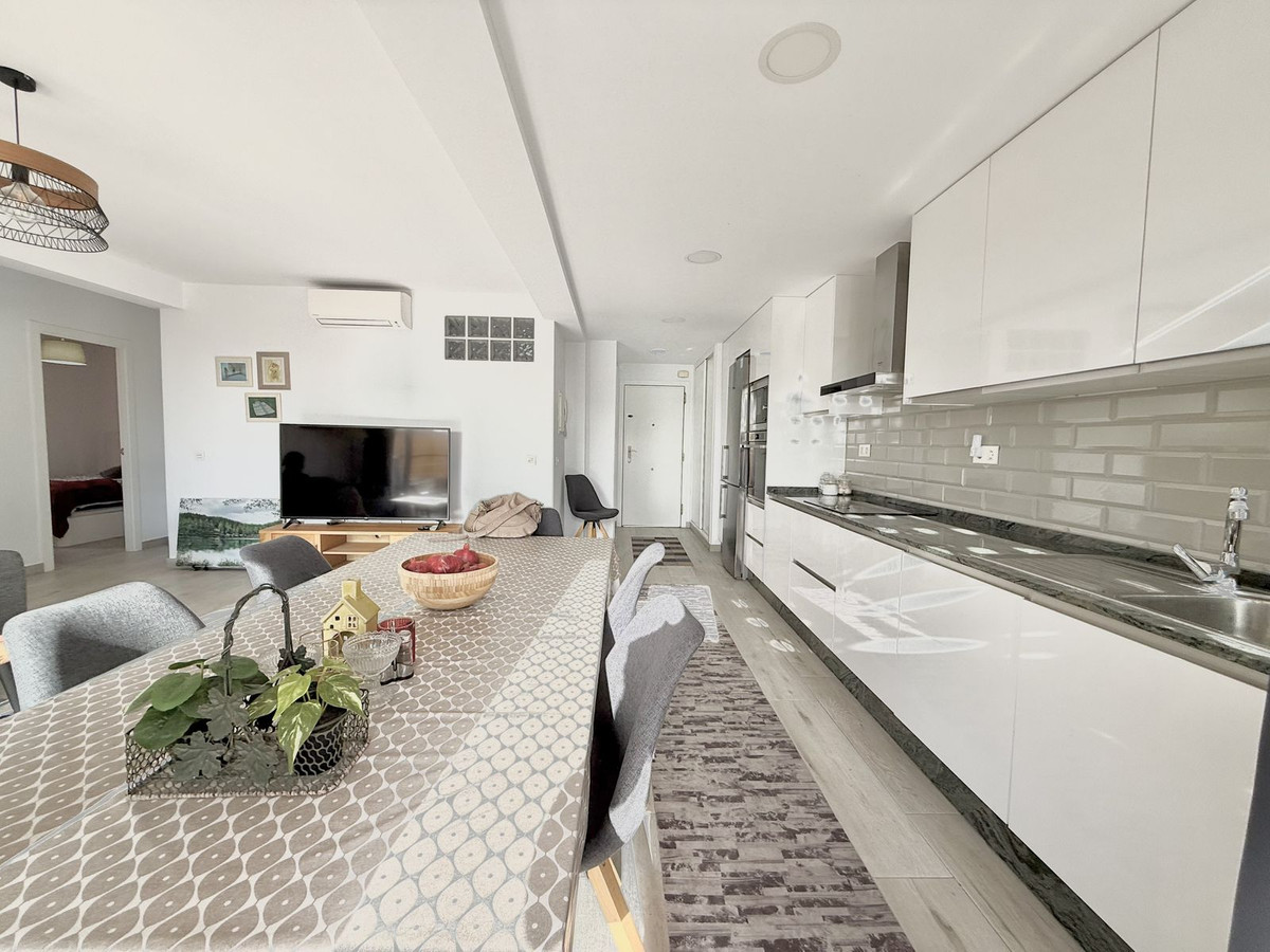 3 Bedroom Penthouse in Fuengirola - Photo 7