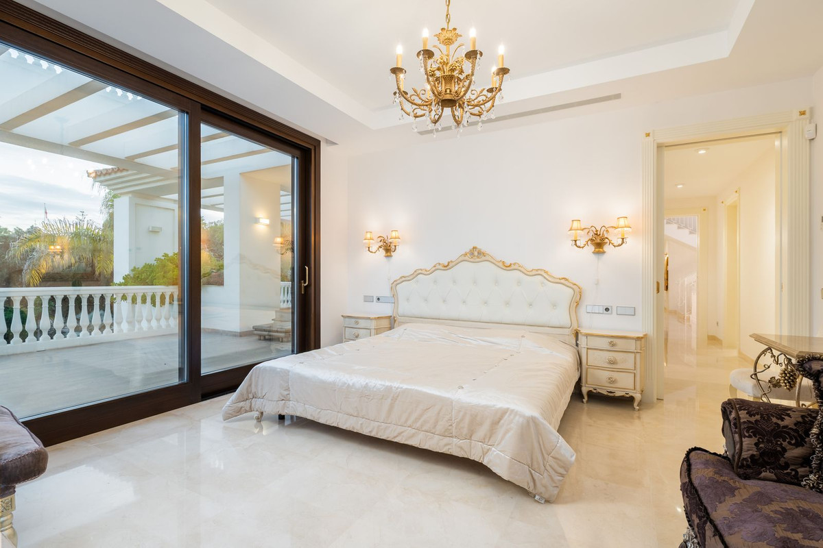 7 Bedroom Villa in San Pedro de Alcántara - Photo 9