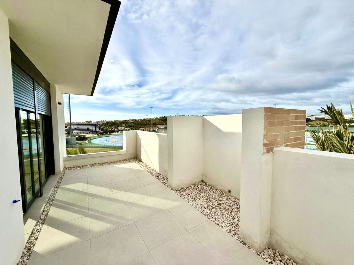 2 Bedroom Penthouse in Estepona - Photo 8