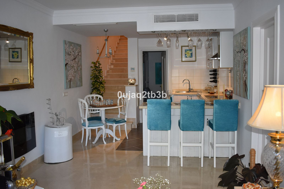 2 Bedroom Townhouse in Marbella - Photo 8