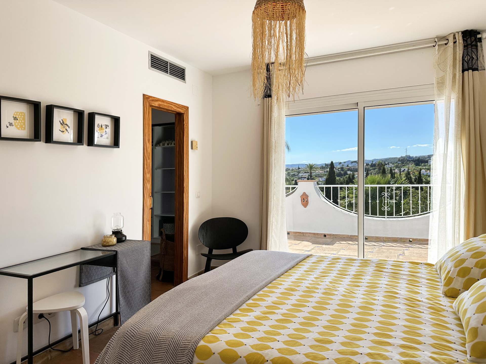 6 Bedroom Villa in Estepona - Photo 24