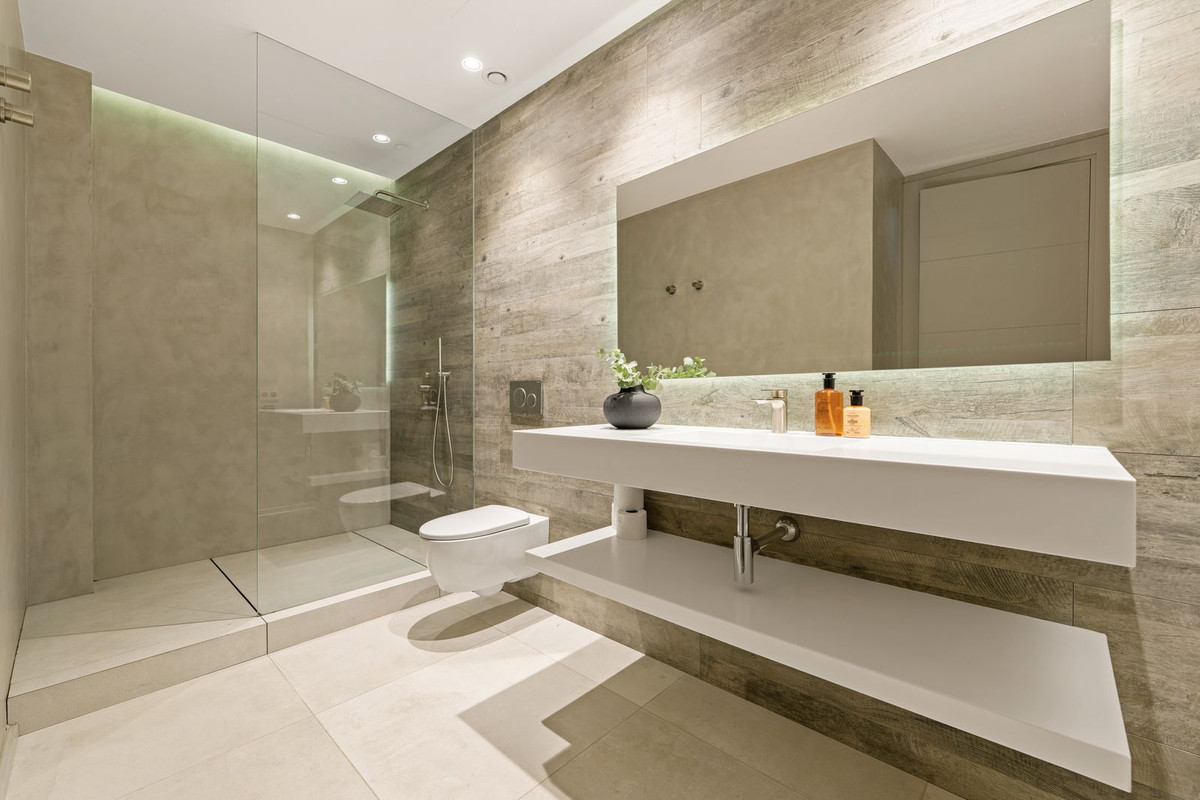 5 Bedroom Villa in Marbella - Photo 28