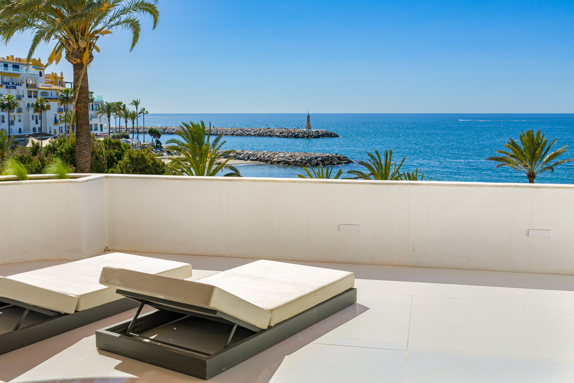 4 Bedroom Apartment in Marbella - Photo 2