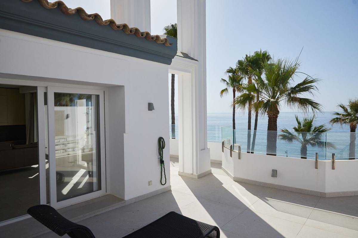 3 Bedroom Penthouse in Estepona - Photo 19