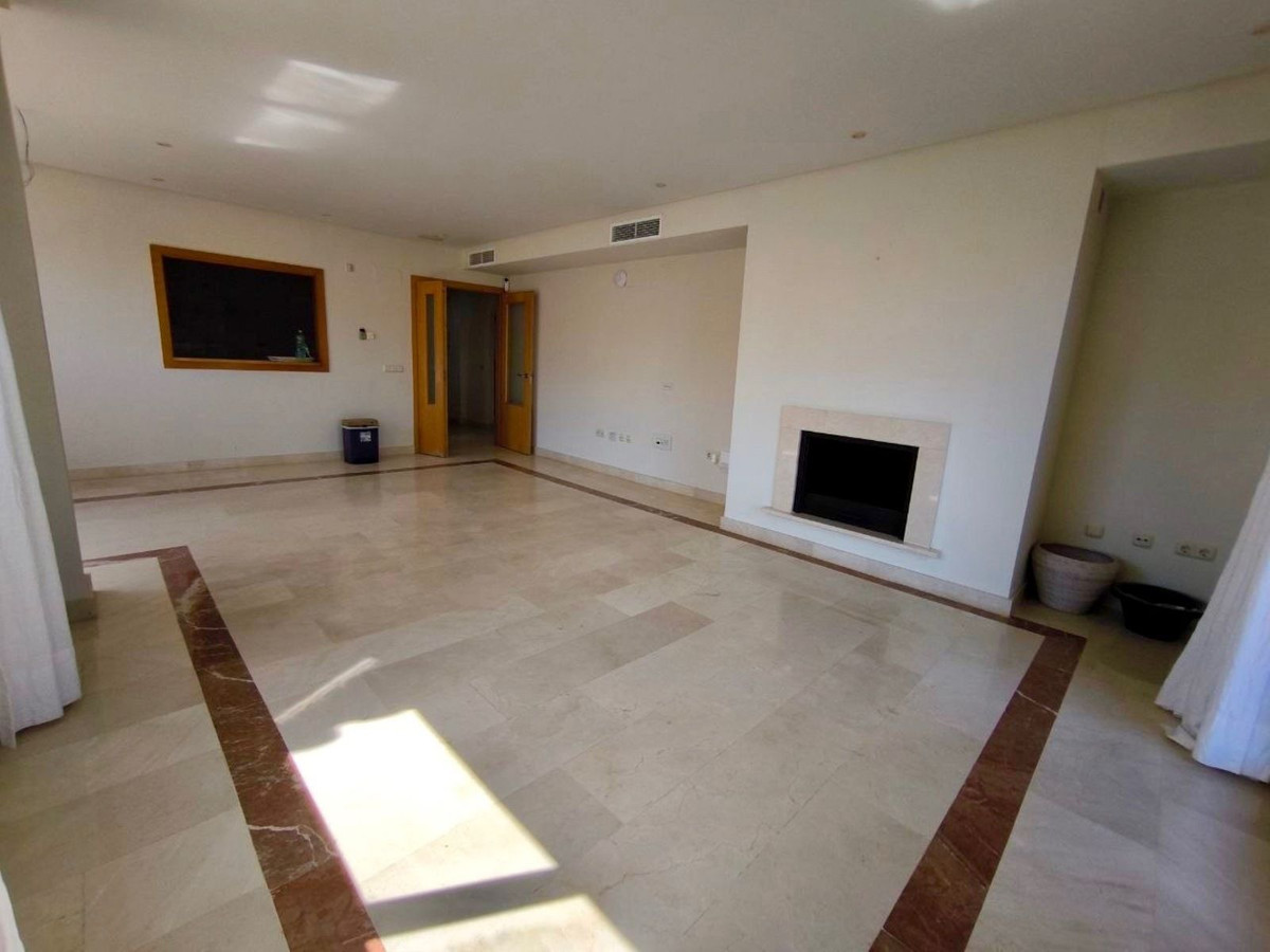 Piso de 2 dormitorios con piscina en Málaga – Foto 10